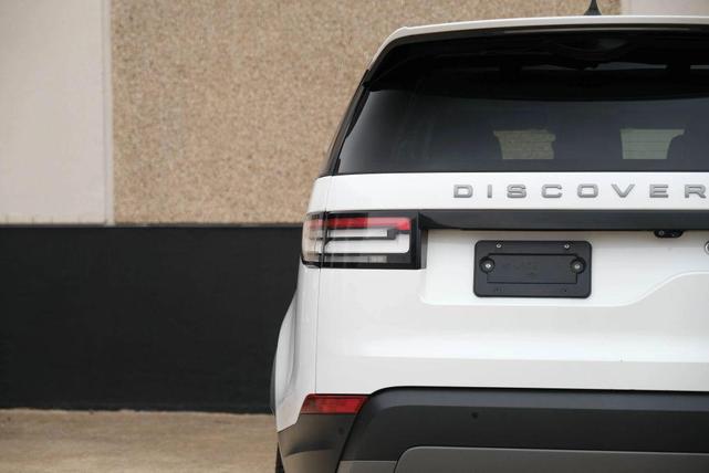 Photo of 2020 White Land Rover Discovery