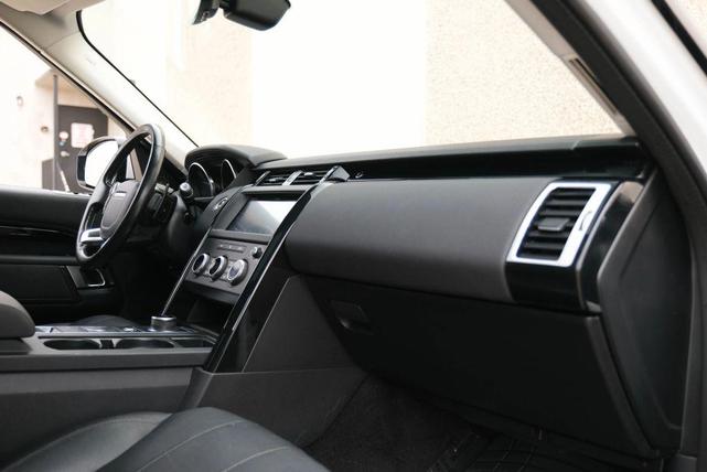Photo of 2020 White Land Rover Discovery