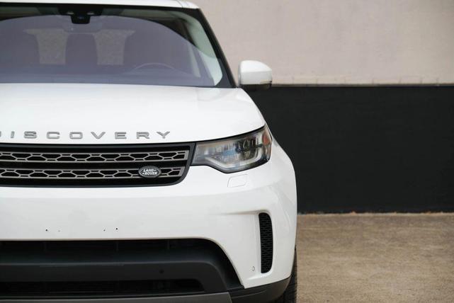 Photo of 2020 White Land Rover Discovery