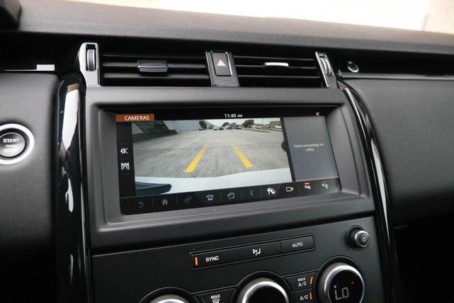 Photo of 2020 White Land Rover Discovery