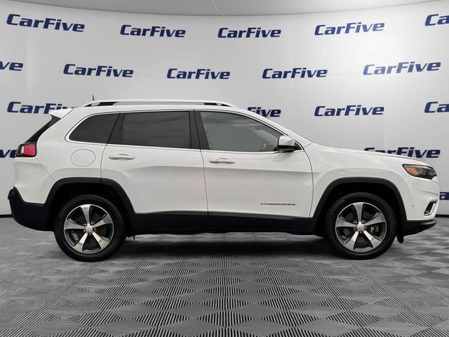 Photo of 2019 Bright White Clearcoat Jeep Cherokee