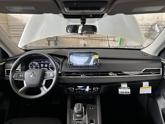 Photo of 2025 Alloy Silver Metallic Mitsubishi Outlander PHEV