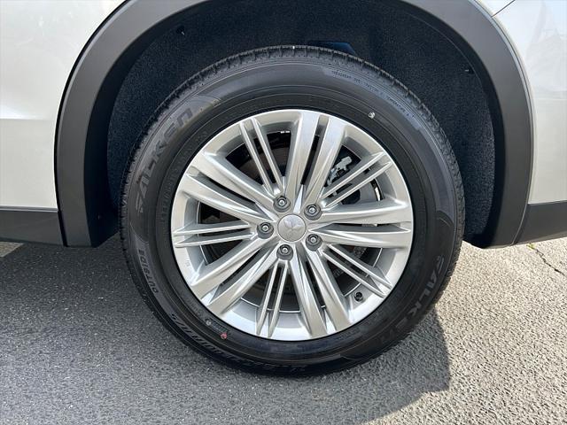 Photo of 2025 Alloy Silver Metallic Mitsubishi Outlander PHEV