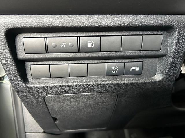 Photo of 2025 Alloy Silver Metallic Mitsubishi Outlander PHEV