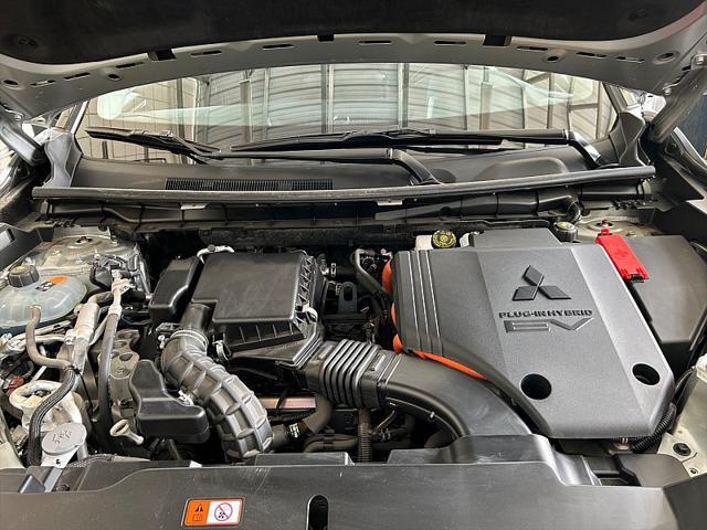 Photo of 2025 Alloy Silver Metallic Mitsubishi Outlander PHEV