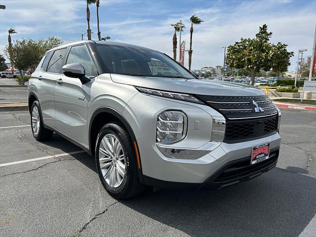 Photo of 2025 Alloy Silver Metallic Mitsubishi Outlander PHEV
