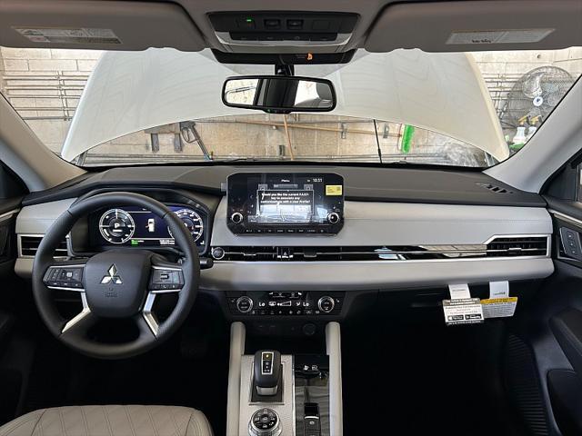 Photo of 2025 Alloy Silver Metallic Mitsubishi Outlander PHEV