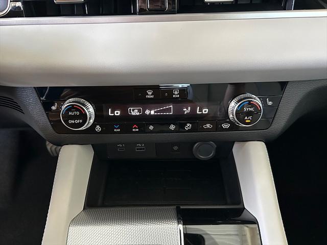 Photo of 2025 Alloy Silver Metallic Mitsubishi Outlander PHEV