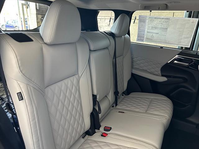 Photo of 2025 Alloy Silver Metallic Mitsubishi Outlander PHEV