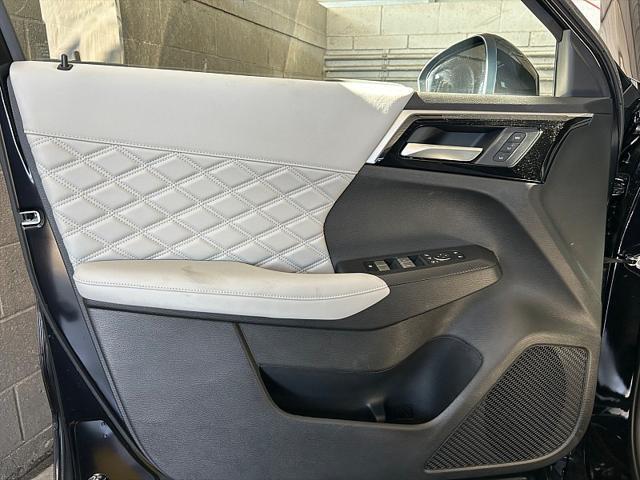 Photo of 2025 Labrador Black Pearl Mitsubishi Outlander PHEV