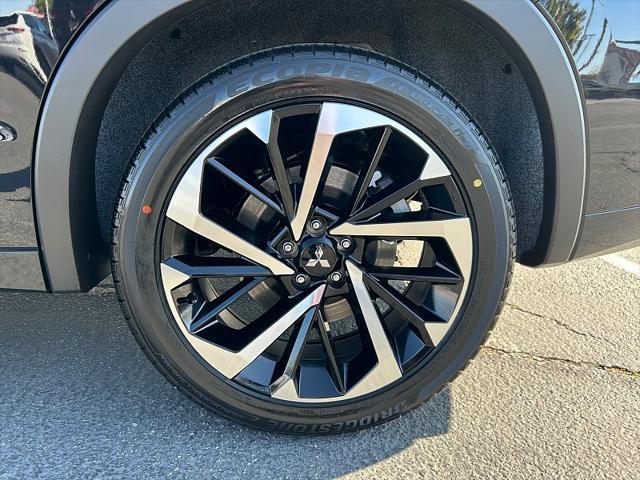 Photo of 2025 Labrador Black Pearl Mitsubishi Outlander PHEV