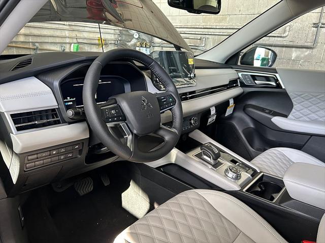 Photo of 2025 Labrador Black Pearl Mitsubishi Outlander PHEV
