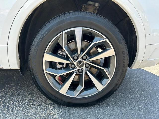 Photo of 2022 Mythos Black Metallic Audi Q5