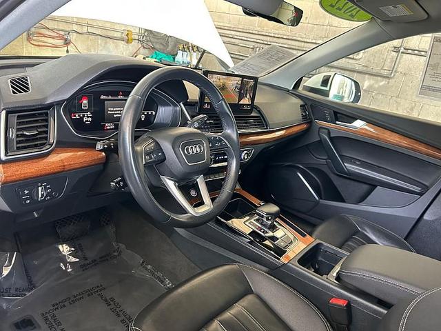 Photo of 2022 Mythos Black Metallic Audi Q5