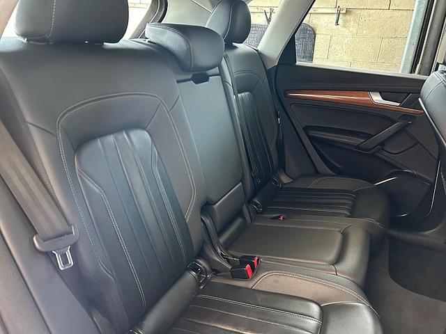 Photo of 2022 Mythos Black Metallic Audi Q5