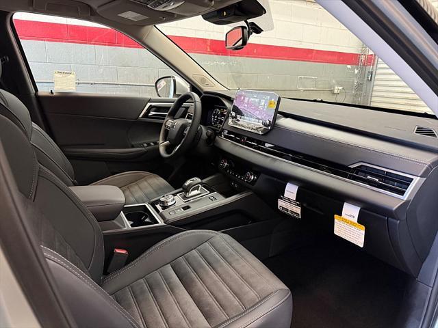 Photo of 2025 Alloy Silver Metallic Mitsubishi Outlander PHEV