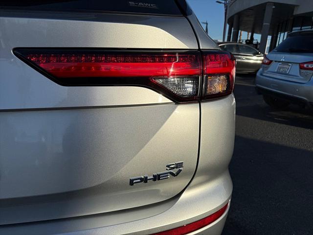 Photo of 2025 Alloy Silver Metallic Mitsubishi Outlander PHEV