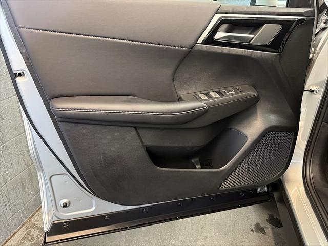 Photo of 2025 Alloy Silver Metallic Mitsubishi Outlander PHEV