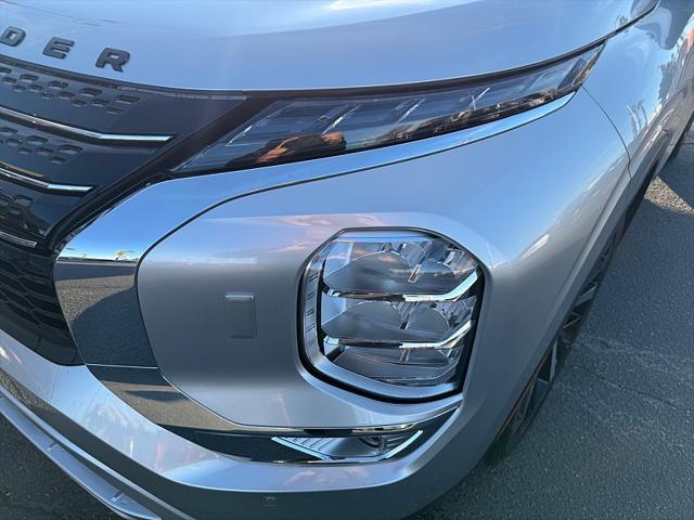 Photo of 2025 Alloy Silver Metallic Mitsubishi Outlander PHEV