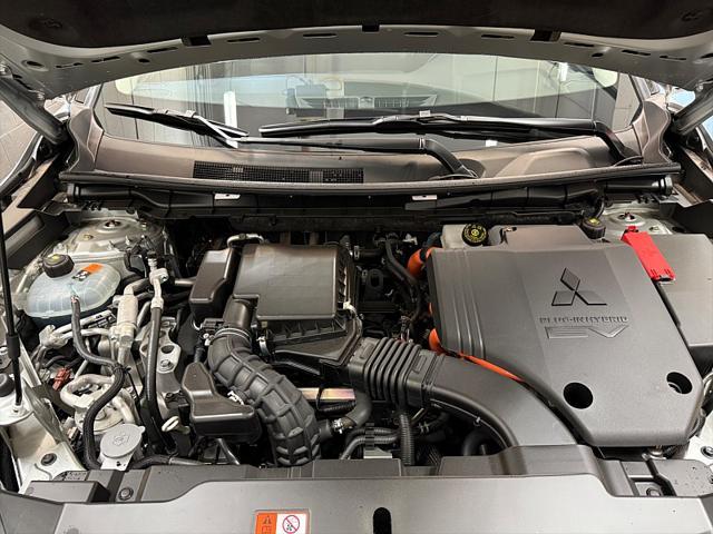 Photo of 2025 Alloy Silver Metallic Mitsubishi Outlander PHEV