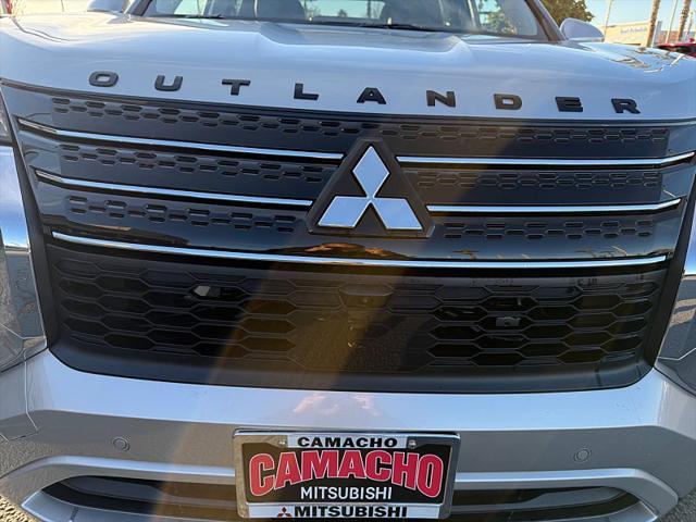 Photo of 2025 Alloy Silver Metallic Mitsubishi Outlander PHEV
