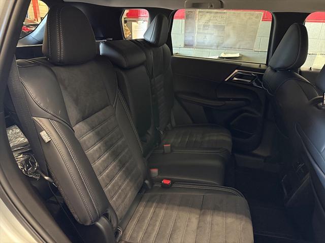 Photo of 2025 Alloy Silver Metallic Mitsubishi Outlander PHEV