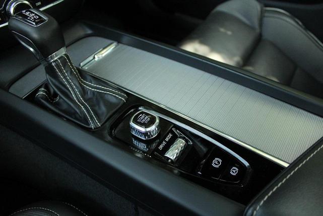 Photo of 2020 Blue Volvo S60