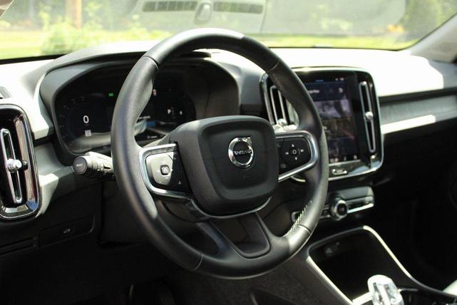 Photo of 2025 Onyx Black Volvo XC40