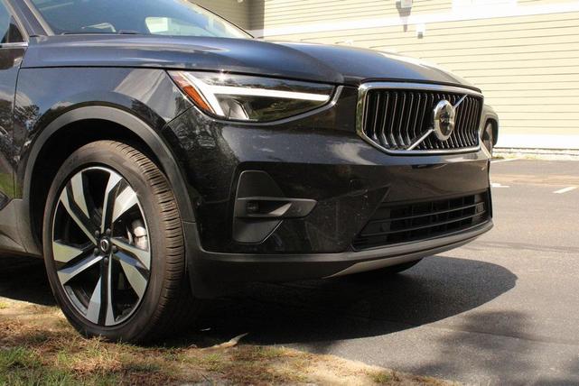 Photo of 2025 Onyx Black Volvo XC40