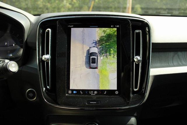 Photo of 2025 Onyx Black Volvo XC40