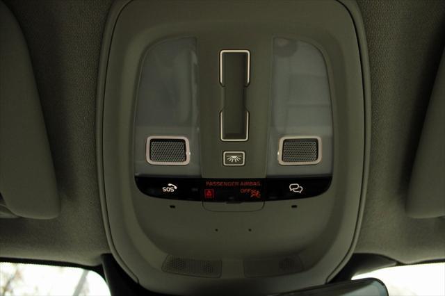 Photo of 2025 White Crystal Volvo XC40