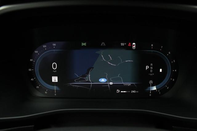Photo of 2025 White Crystal Volvo XC40