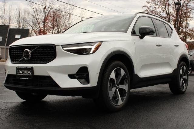 Photo of 2025 White Crystal Volvo XC40