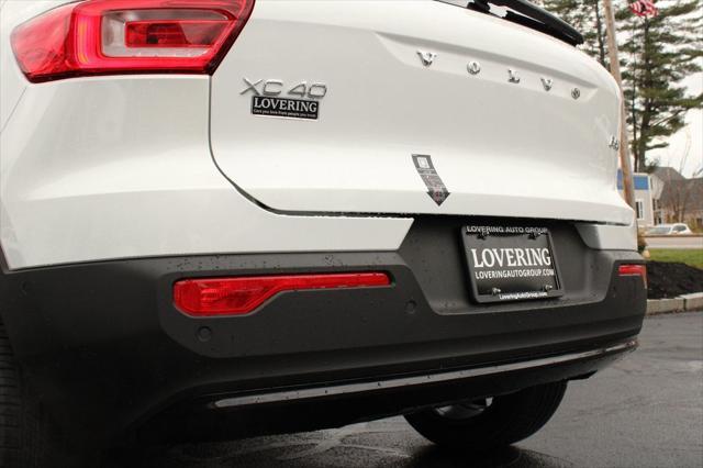 Photo of 2025 White Crystal Volvo XC40