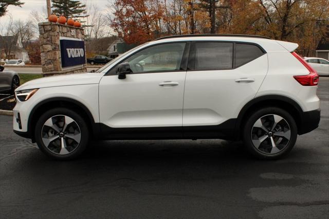 Photo of 2025 White Crystal Volvo XC40
