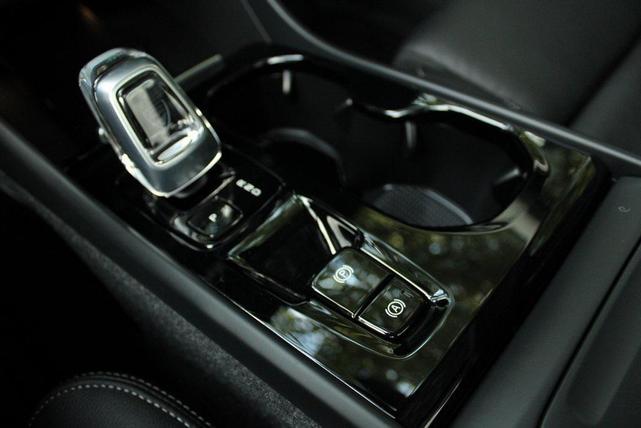 Photo of 2023 Fjord Blue Metallic Volvo XC40