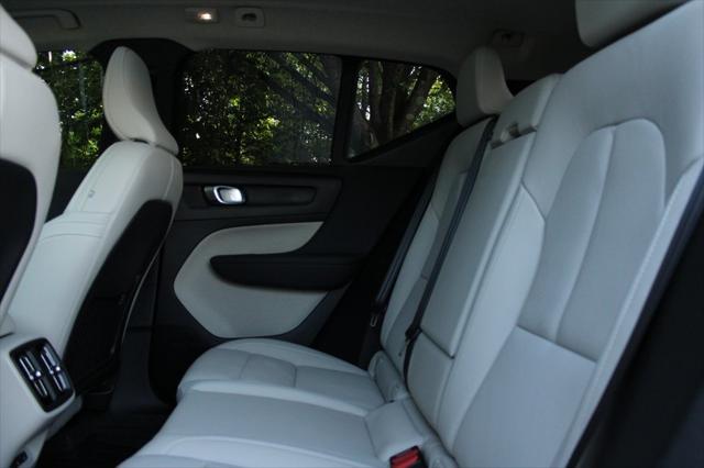 Photo of 2026 Blue Volvo XC40