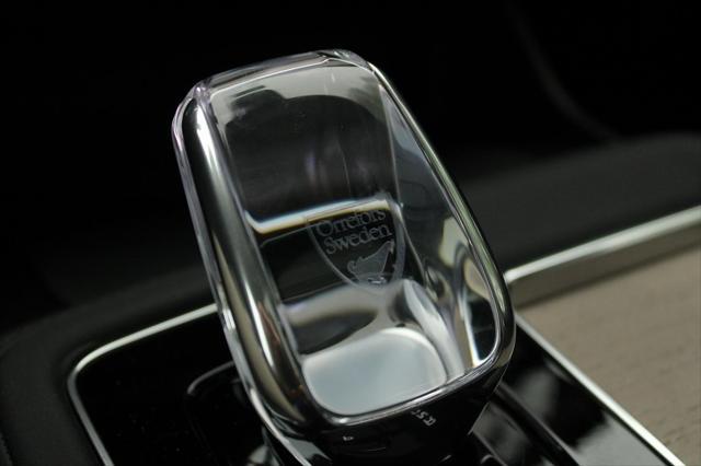 Photo of 2025 White Crystal Volvo XC90 Plug-In Hybrid