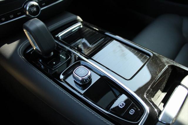 Photo of 2024 Onyx Black Metallic Volvo S60 Recharge Plug-In Hybrid