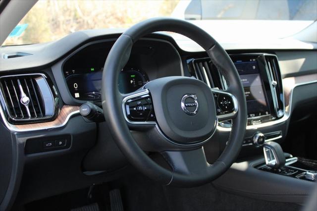 Photo of 2024 Onyx Black Metallic Volvo S60 Recharge Plug-In Hybrid