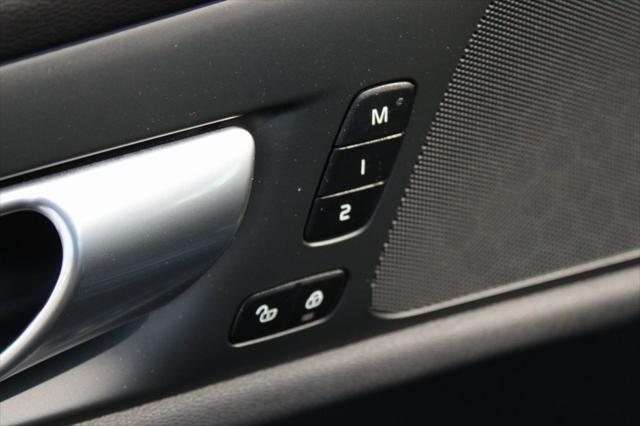 Photo of 2024 Onyx Black Metallic Volvo S60 Recharge Plug-In Hybrid