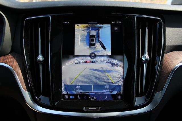 Photo of 2024 Onyx Black Metallic Volvo S60 Recharge Plug-In Hybrid