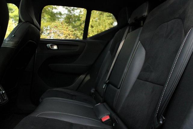 Photo of 2019 Osmium Grey Metallic Volvo XC40