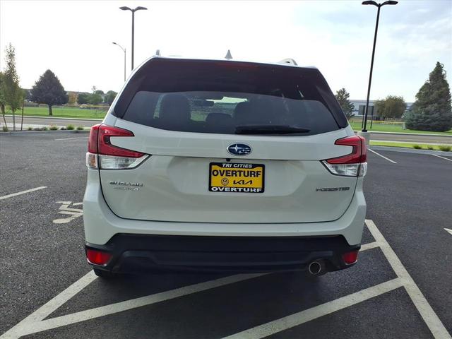 Photo of 2022 Crystal White Pearl Subaru Forester