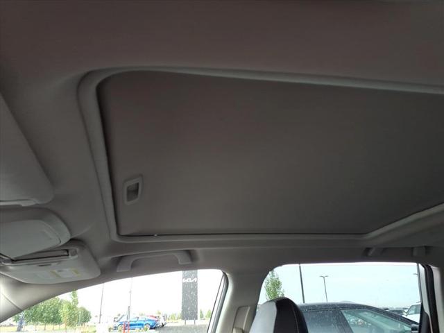 Photo of 2022 Crystal White Pearl Subaru Forester