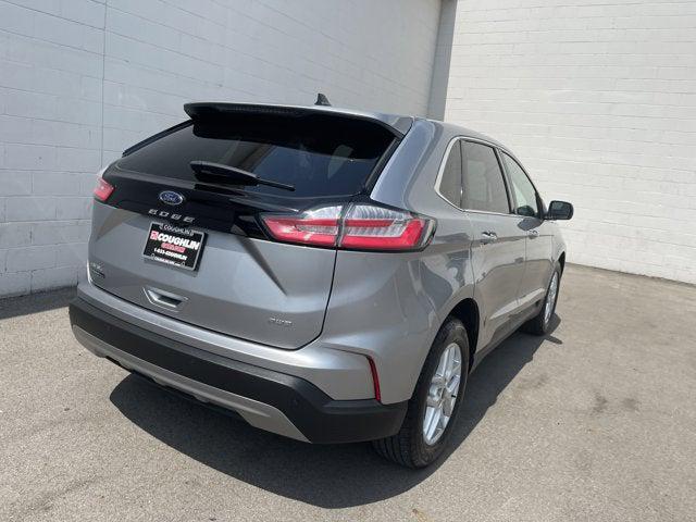 Photo of 2022 Silver Metallic Ford Edge