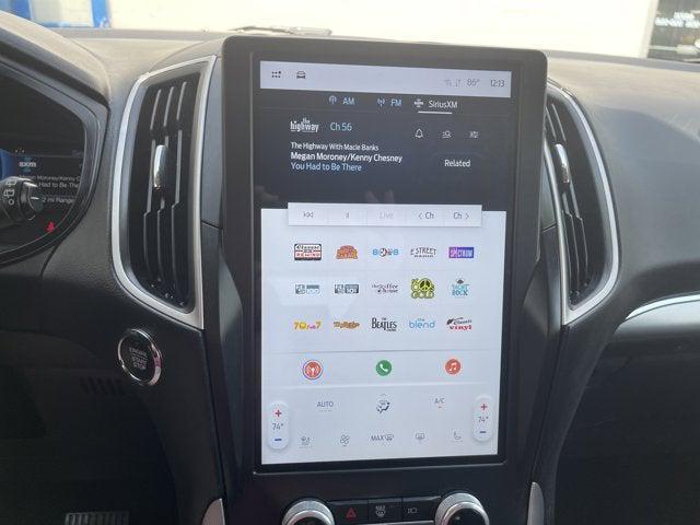Photo of 2022 Silver Metallic Ford Edge
