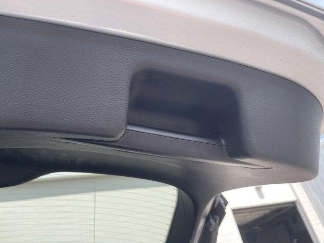 Photo of 2022 Silver Metallic Ford Edge
