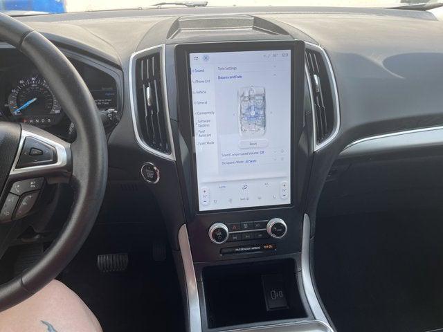 Photo of 2022 Silver Metallic Ford Edge