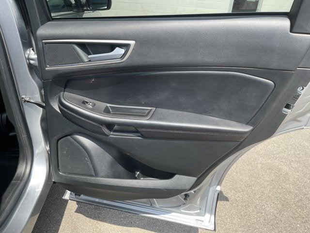Photo of 2022 Silver Metallic Ford Edge